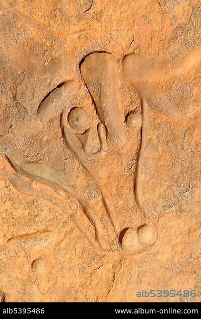 Rock engraving of a crying cow, neolithic rock art near Djanet, Tassili n'Ajjer National Park, Unesco World Heritage Site, Wilaya Illizi, Algeria, Sahara, North Africa, Africa.