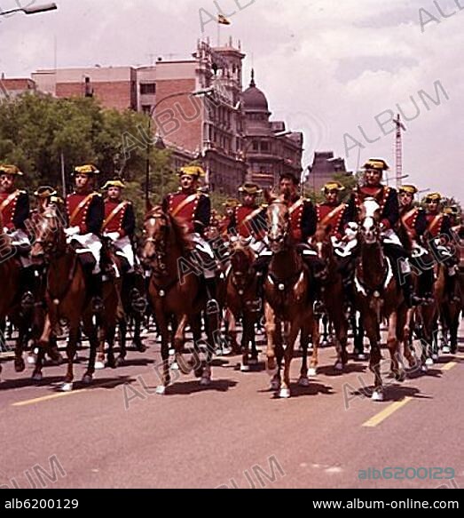GUARDIA CIVIL DE GALA A CABALLO - 1968 - FOTO AÑOS 60.