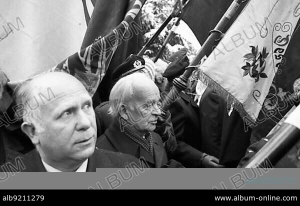The funeral of Grand Admiral Karl Doenitz, a Hitler confidant who was convicted as a war criminal by the Nuremberg court martial, turned into a manifestation of Knight's Cross bearers, old and new Nazis. Aumuehle near Hamburg, 06.01.1981, Germany, Europe.