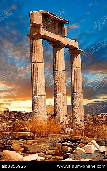 Doric columns of the Temple of Poseidon, the ruins of the Greek city of Delos, the birthplace of the twin gods Apollo and Artemis, Cyclades Islands, Greece, Europe.