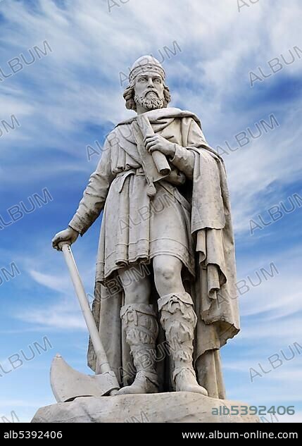 Alfred the Great statue, king of the Anglo-Saxons, Wantage, England, United Kingdom, Europe.
