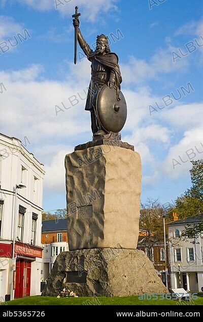 Hamo Thornycroft's statue of King Alfred the Great, Broadway, Winchester, Hampshire, England, United Kingdom, Europe.