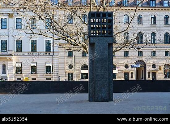 Eternal Flame and Bronze Plate, Square of the Victims of National Socialism, Old Town, Munich, Upper Bavaria, Bavaria, Germany, Europe.