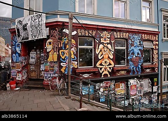 Graffiti on a house, St. Pauli district, Hamburg, Germany, Europe.