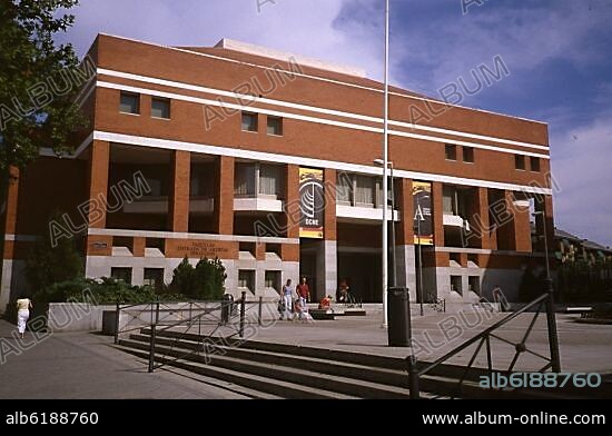 JOSE MARIA GARCIA DE PAREDES (1924-1990). ENTRADA DEL AUDITORIO NACIONAL DE MUSICA POR LA PLAZA DE ANDRES SEGOVIA - 1988.