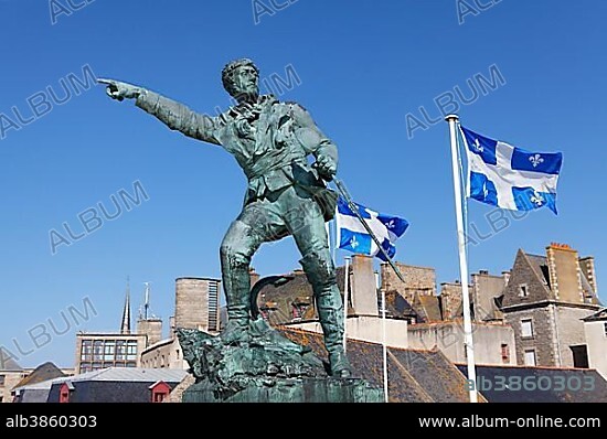 Statue of the corsair Surcouf, Saint Malo, Ille et Vilaine, Brittany, Bretagne, France, Europe.