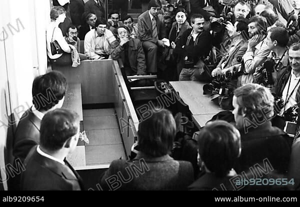 French Jews and German Nazi victims demonstrated for a conviction of the former Gestapo chief of Paris, Kurt Lischka, in front of the Regional Court in Cologne on 23 October 1979. Media crush, Germany, Europe.