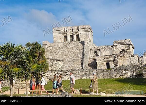 The castle, El Castillo, Mayan ruins of Tulum, 1200-1524, Tulum, Quintana Roo state, Mayan Riviera, Yucatan Peninsula, Mexico, Central America.