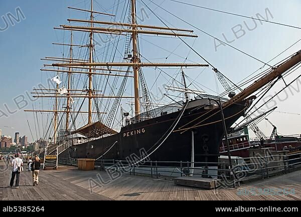 Four-master "Peking", P-liner in the South Sea Port, Pier 17, Manhattan, New York City, USA, North America.