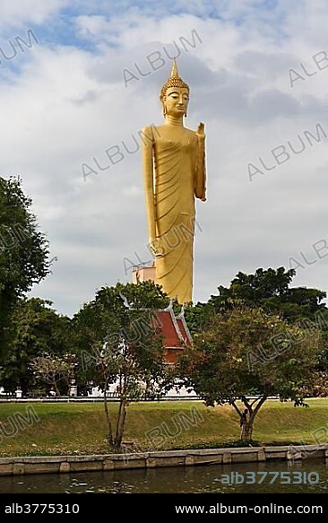 60m high gilded Buddha statue Luang Phaw Dto in Wat Burapha Phiram, Wat Burapapiram, Roi Et, Isan, Thailand, Asia.