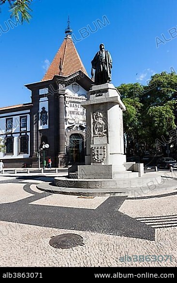 The Banco de Portugal with the monument to Joao Goncaves Zarco, Av Arriaga in the old town of Funchal, Santa Luzia, Funchal, Madeira, Portugal, Europe.