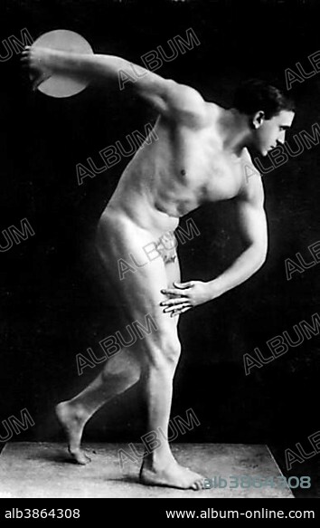 Athletics, 1925, naked discus thrower, based on the classical Greek statue Diskobulos by the artist Myron, 1920s, exact location unknown, Germany, Europe.
