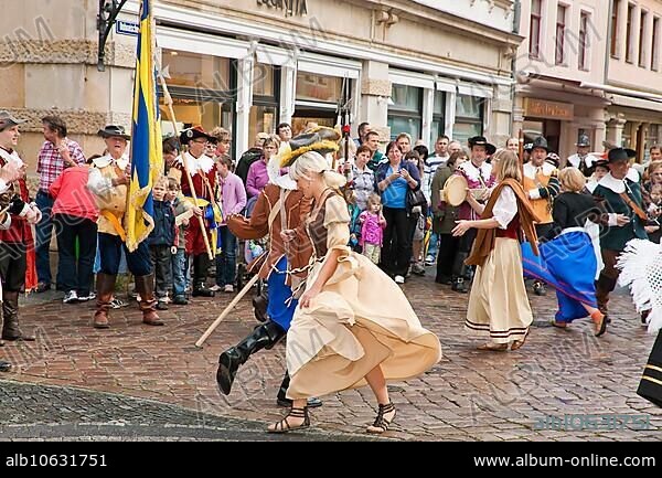 Pirna the members of the association Der Retter playfully re-enact the invasion of the Swedes in the 30 Years' War.