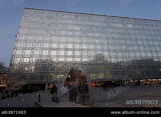 Arab World Institute or Institute du Monde Arabe (IMA), facade with computer-controlled brise soleil system, building by Jean Nouvel, 5th arrondissement, Paris, Ile-de-France, France, Europe.