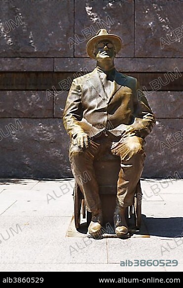 Franklin D. Roosevelt statue, Franklin Delano Roosevelt Memorial, Washington, DC, United States, North America.