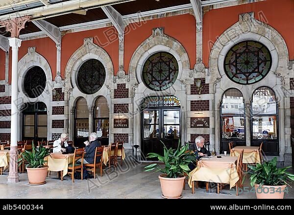 Orient Express Restaurant, historic Sirkeci Train Station, Ottoman art nouveau building, Istanbul, Turkey, Asia.