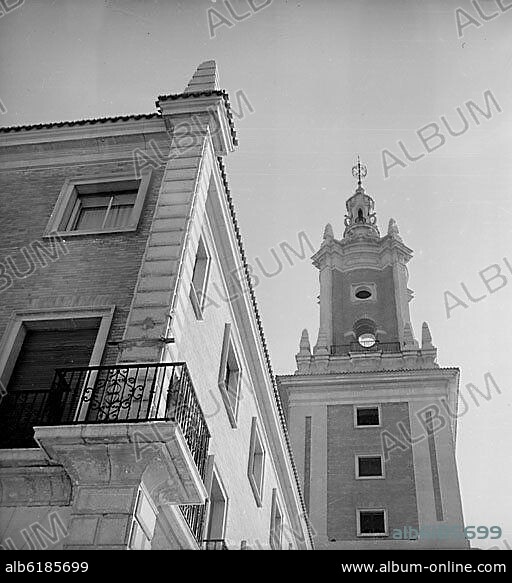 LUIS MOYA BLACO Y LUIS MARTINEZ FEDUCHI. DETALLE DEL EXTERIOR DEL MUSEO DE AMERICA - EDIFICIO REALIZADO EN 1954 - FOTOGRAFIA EN BLANCO Y NEGRO - AÑOS 50.