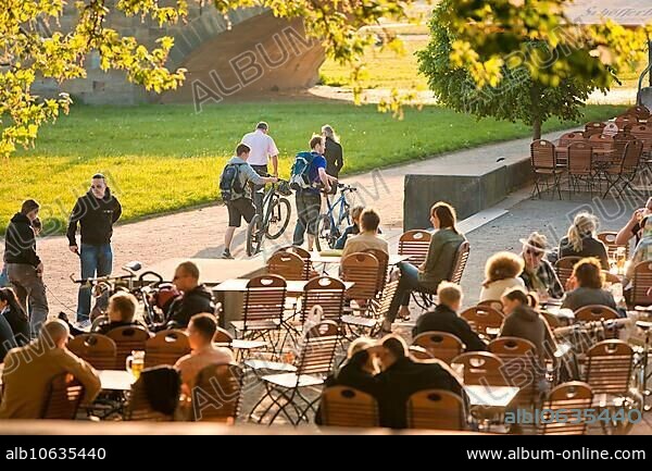 Aaugustus Garden on the banks of the Neustadt Elbe.