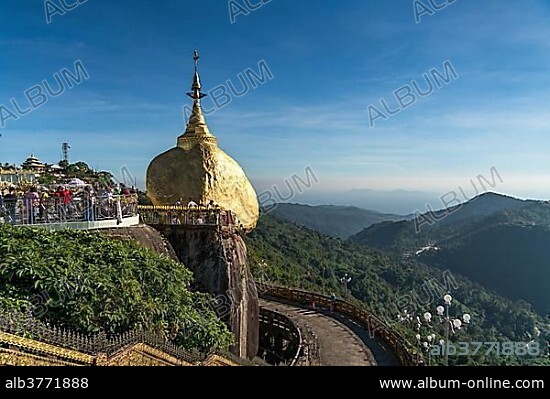Golden Rock Kyaiktiyo Pagoda, Kyaikto, Myanmar, Asia.