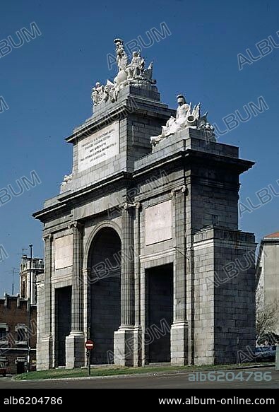 ANTONIO LÓPEZ AGUADO. PUERTA DE TOLEDO REALIZADA ENTRE 1817 Y 1826 - ESCULTURAS DE JOSE GINES RAMON BARBA Y VALERIANO SALVATIERRA  - NEOCLASICISMO ESPAÑOL.