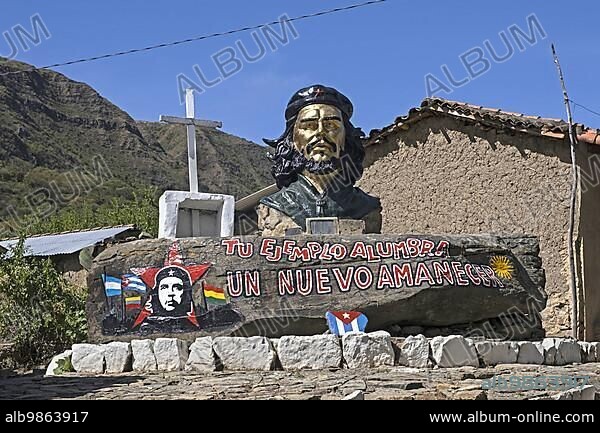 Monument to El Che in the village La Higuera where Che Guevara was killed by the Bolivian army, Vallegrande Province, Santa Cruz Department, Bolivia, South America.