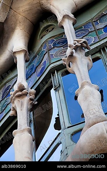 Casa Batlló, building designed by Antoni Gaudí, 1904 - 1906, Passeig de Gràcia, Barcelona, Catalonia, Spain, Europe.