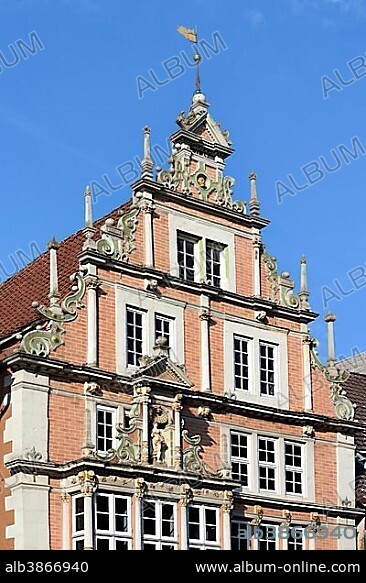 Leisthaus, gable façade and decoration, Municipal Museum, Weser Renaissance, Hamelin, Lower Saxony, Germany, Europe.