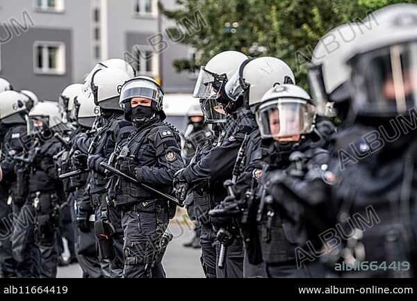 Police officers, police task force, on duty at the demonstration against the AFD party conference in Essen, North Rhine-Westphalia, Germany, Europe.