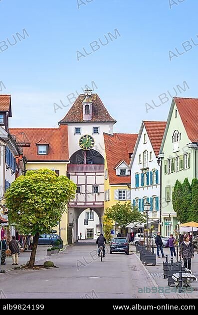 Street scene on Unterstadtstraße in front of the historic; medieval Unterstadttor; Meersburg on Lake Constance; Baden-Württemberg; Germany; Europe.