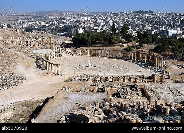 The oval forum and the south end of the cardo maximus (main street) of Jerash, the ancient gerasa, Jordan, Asia.