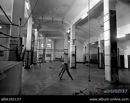 GIMNASIO DEL ESTADIO SANTIAGO BERNABEU - FOTOGRAFIA EN BLANCO Y NEGRO - AÑOS 50.