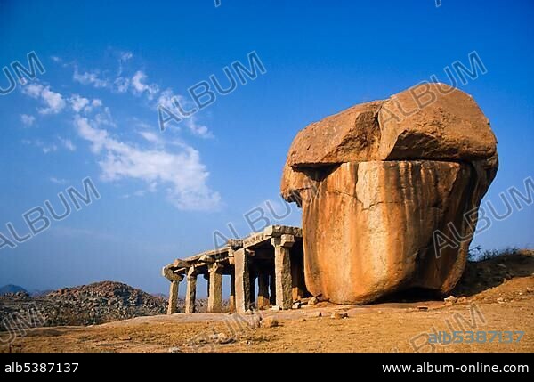 Ruins of the old kingdom Vijayanagar, Hampi, Karnataka, India, Asia.