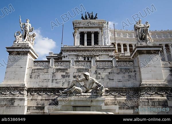 Monumento a Vittorio Emanuele II, national landmark, Via del Corso, Rome, Italy, Europe.