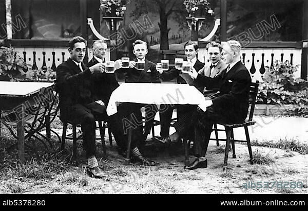 Cheers, men in a beer garden, historical image, ca. 1912.