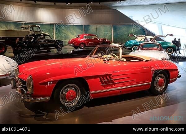 Mercedes-Benz 300 SL Roadster, Mercedes-Benz Museum, Stuttgart, Baden-Württemberg, Germany, Europe.