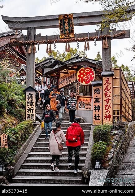 Staircase to Jishu-Jinja Shrine, Kiyomizu-dera Temple, Buddhist Temple Complex, Kyoto, Japan, Asia.