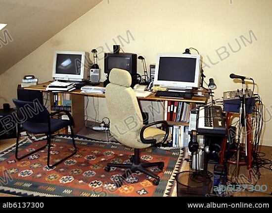 MESA DE TRABAJO CON MIDI EQUIPO DE SONIDO.