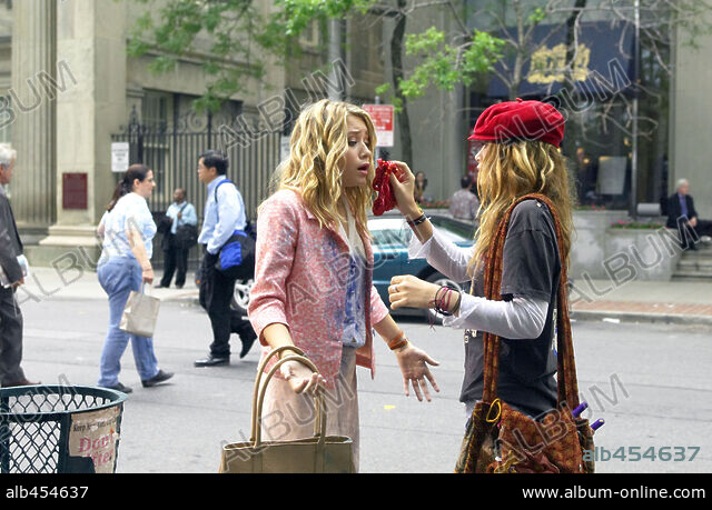 ASHLEY OLSEN and MARY-KATE OLSEN in NEW YORK MINUTE, 2004