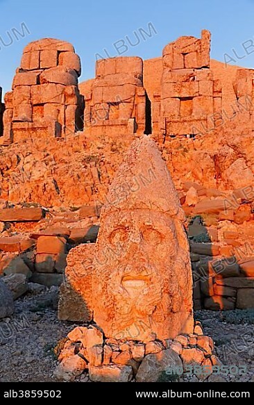 Head of Herakles, East Terrace, grave of Antiochus, Nemrut Mountain, Nemrut Dagi, Adiyaman Province, Southeastern Anatolia Region, Anatolia, Turkey, Asia.