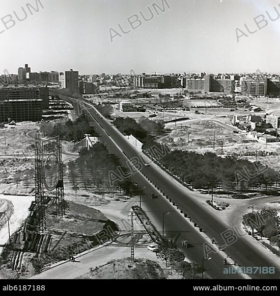 AVENIDA DE AMERICA A SU PASO POR EL ARROYO DE ABROÑIGAL (M-30) - FOTOGRAFIA EN BLANCO Y NEGRO - AÑOS 60.