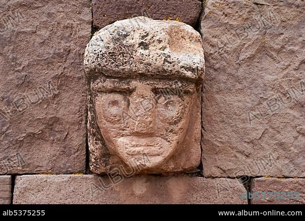 Stone head, Tihuanacu temples, Bolivia, South America.