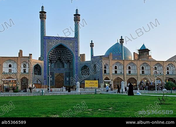 Shah or Imam, Emam Mosque at Meidan-e Emam, Naqsh-e Jahan, Imam Square, UNESCO World Heritage Site, Esfahan, Isfahan, Iran, Persia, Asia.