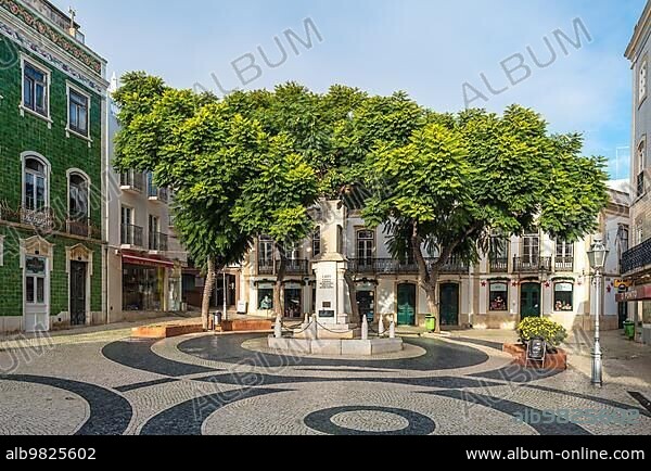 Monument to fallen soldiers during the First World War at LuIs de Camoes Square in Lagos. The plaza is named after a Portuguese poet and writer.