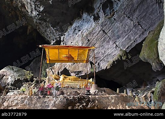 Buddhist shrine in the Tham Poukham Cave, stalactite or limestone cave in karst rock formations, Vang Vieng, Vientiane, Laos, Indochina, Asia.