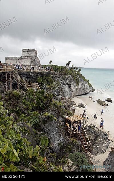 El Castillo, Maya Pyramid in Tulum, Tulum archaelogical site, Quintana Roo, Yucatan, Mexico, Central America.