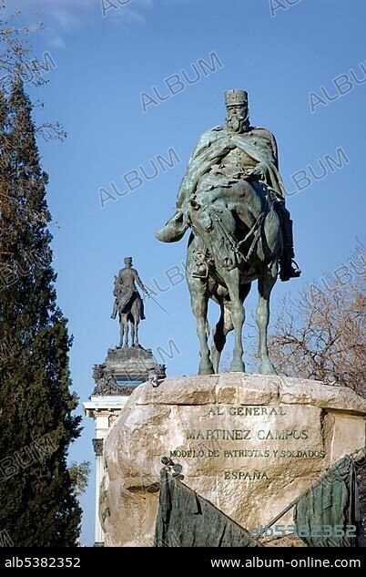 General Martinez Campos statue and the Alfonso XII monument, Retiro Park, Jardines del Buen Reitro, Madrid, Spain, Europe.