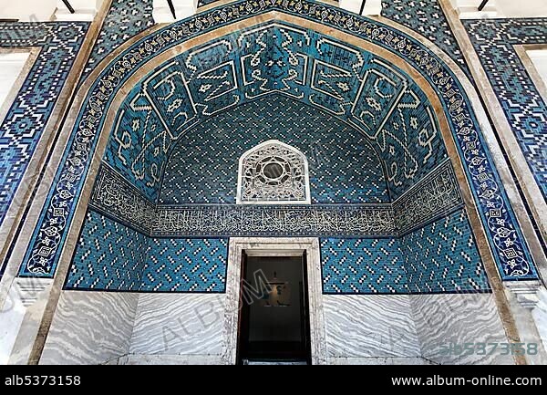 Tiled portal of the Cinli pavilion, archeological Museum, Topkapi Palace, Istanbul, Turkey, Asia.
