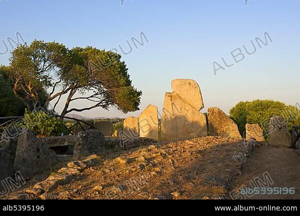 Tomba di Li Lolghi grave near Arzachena, Sardinia, Italy, Europe.