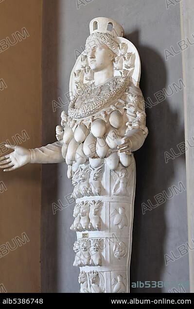 Statue of a woman, Galleria dei Candelabri, Candelabra Gallery, Vatican Museums, historic city centre, Vatican City, Italy, Europe.