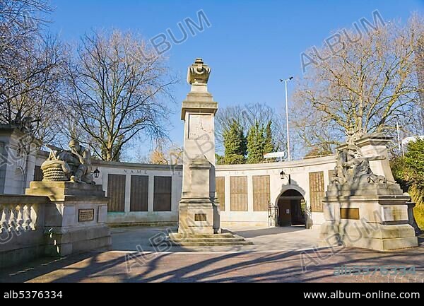 Cenotaph War Memorial, WW1, World War 1 Memorial, Guildhall Square, Portsmouth, Hampshire, England, United Kingdom, Europe.